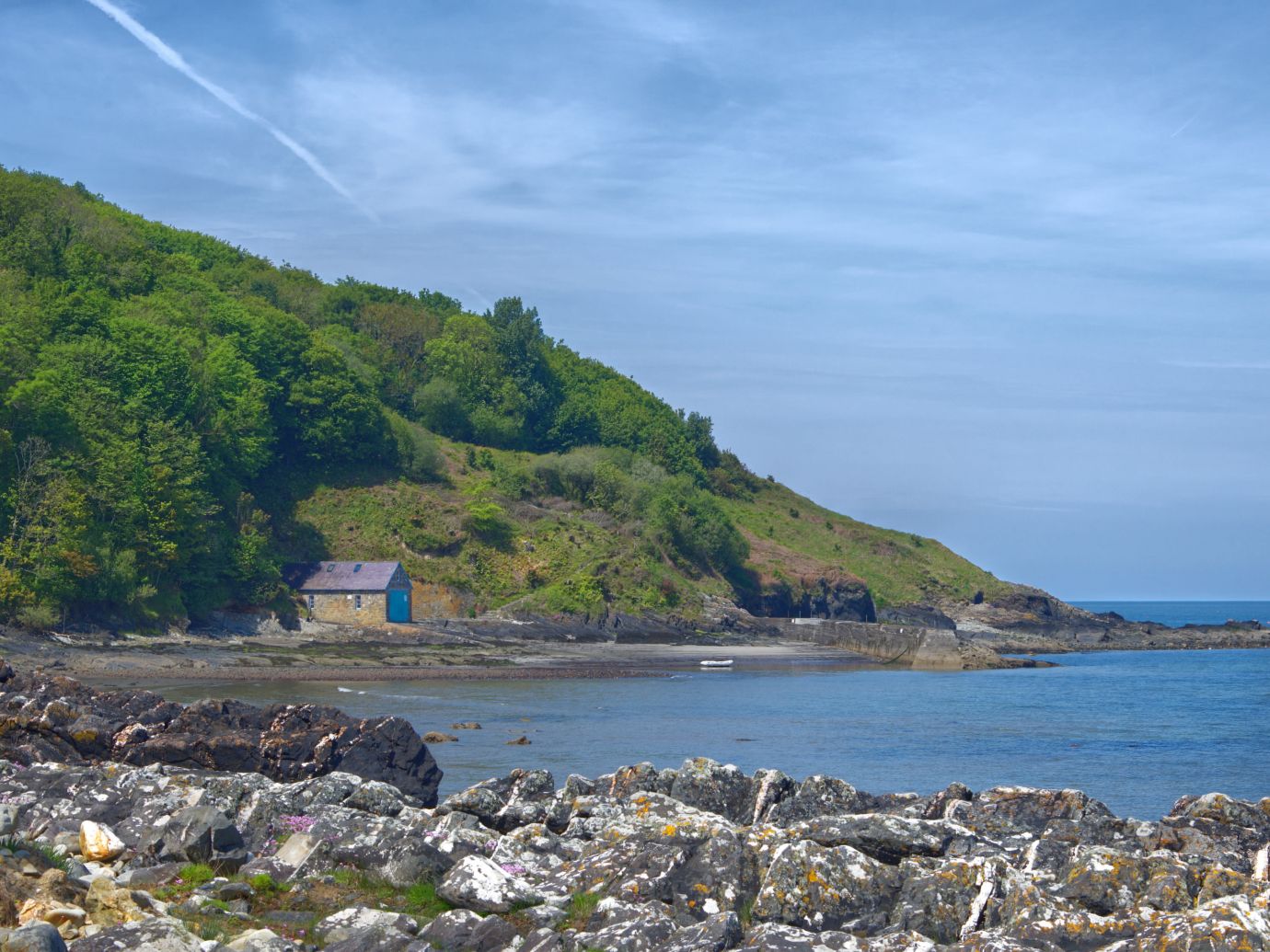 Boathouse-harbour-wall-rocks-cliffs-poppit-sands-pembrokeshire-v2-9779-20052023