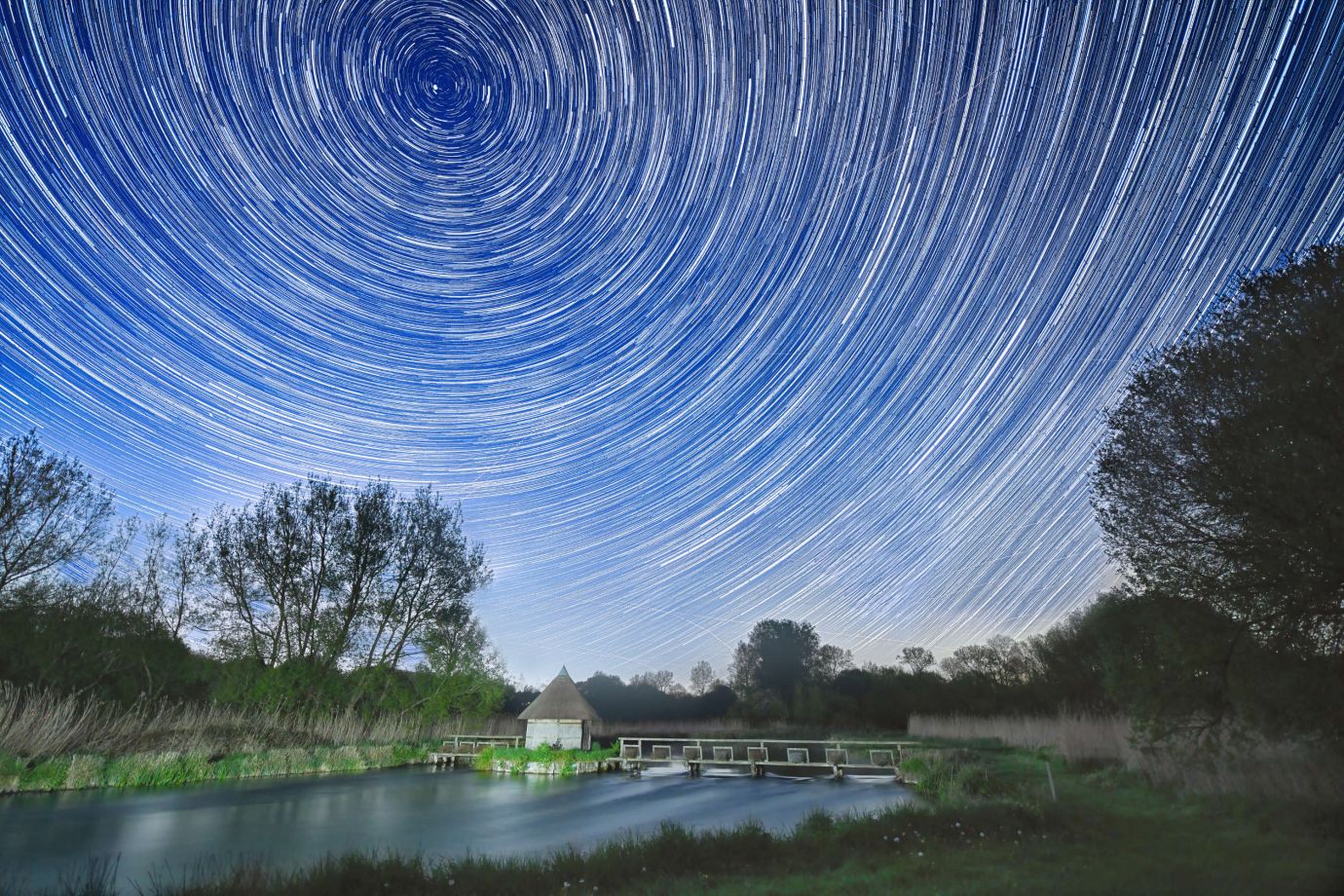 Star-trails-the-Bunny-Eel-pot-bridge-river-test-fishing-hut-new-moon-leckford-hampshire-StarStaX_DSC_2428-DSC_2603_gap_filling-28042025