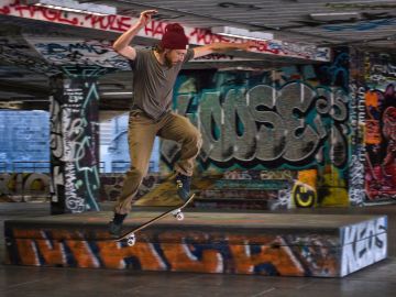 Josh-American-Southbank-Skate-Space-London-action-backside-crooked-grind-skateboarder-F0786-19032025 Josh-American-Southbank-Skate-Space-London-action-backside-crooked-grind-skateboarder-F0786-19032025